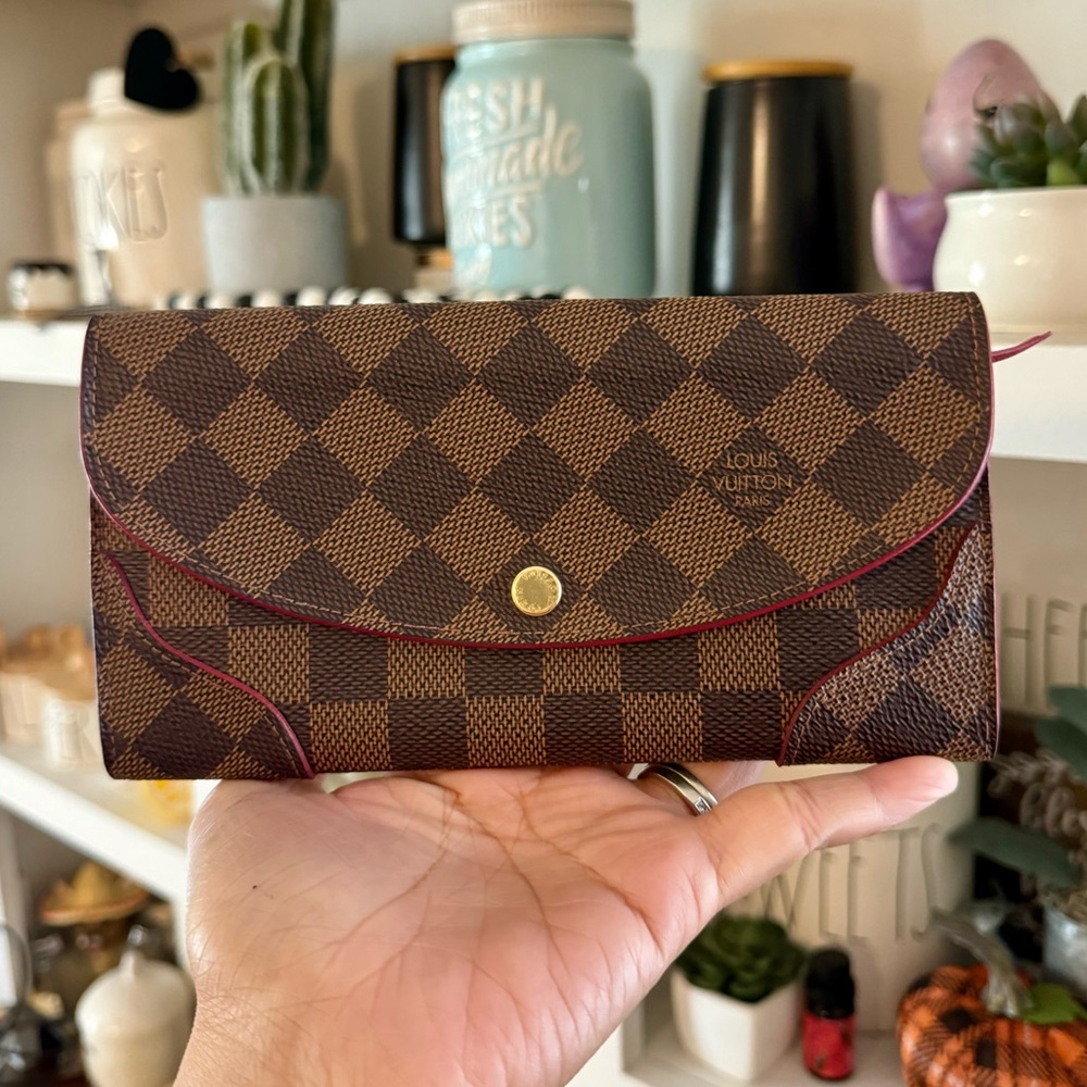 🌸SOLD🌸Louis Vuitton Caissa Wallet